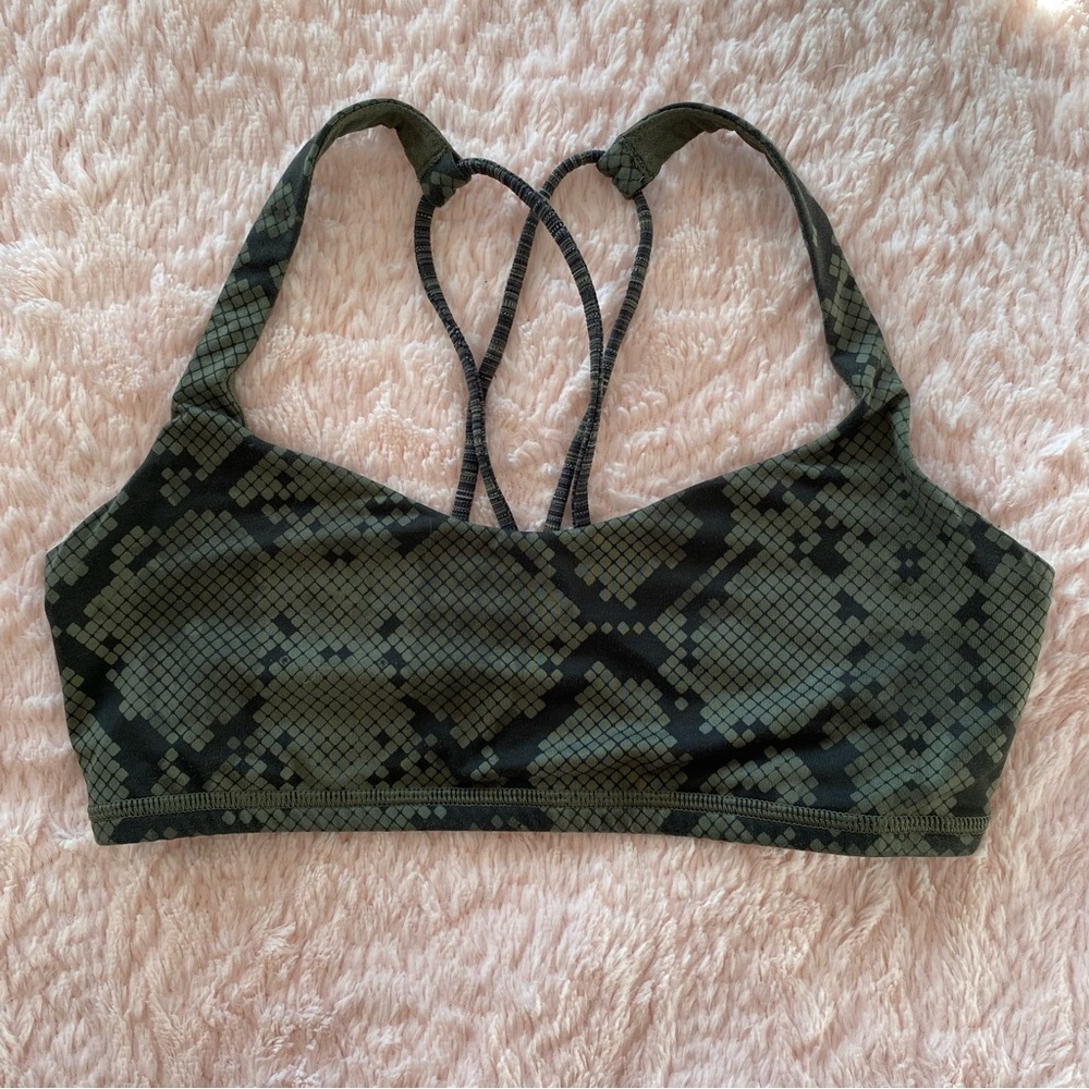 GUC Lululemon Free to Be Bra, size 6-8, green/black